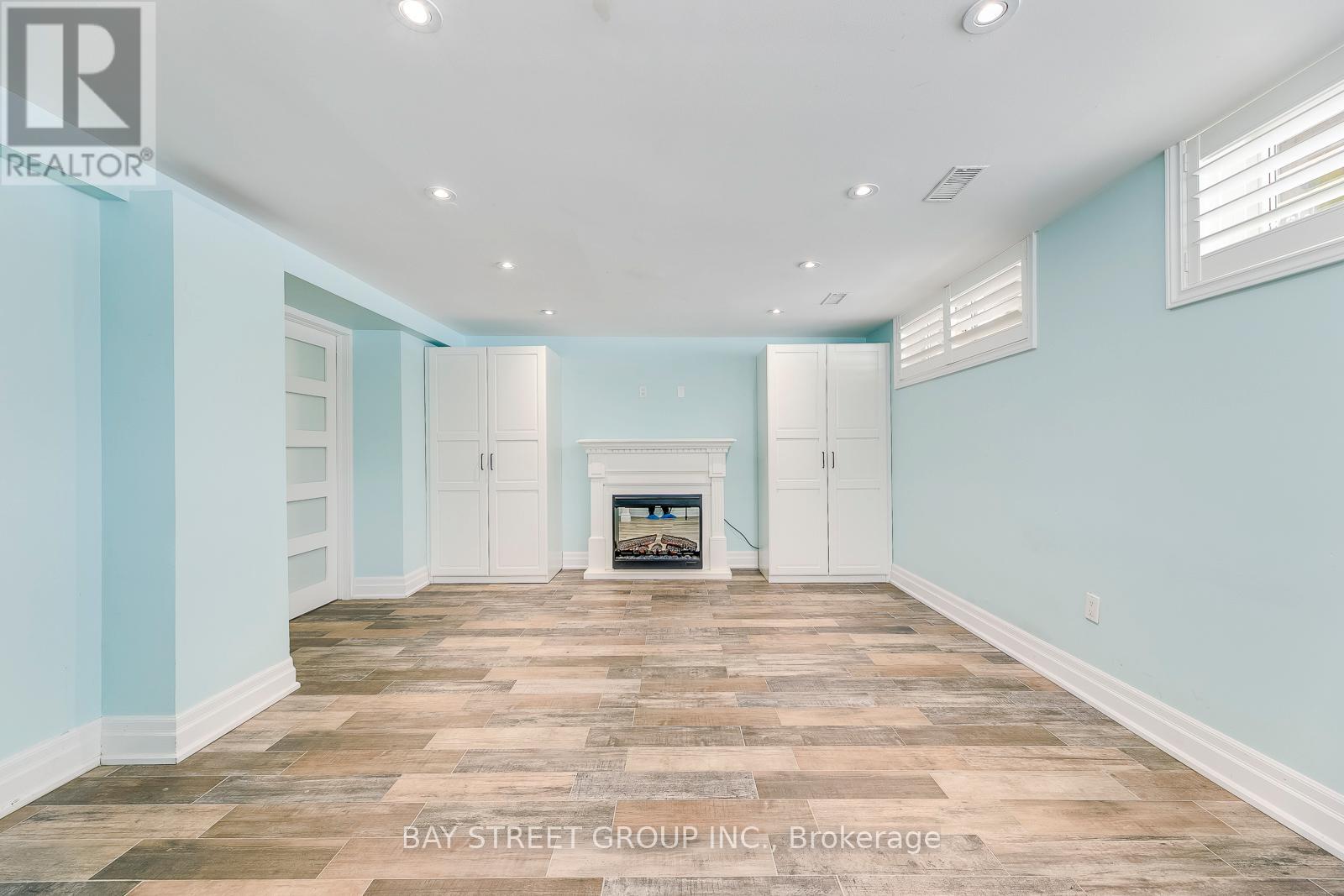 363 Lakeshore Road W, Oakville, Ontario  L6K 1G4 - Photo 42 - W12144173