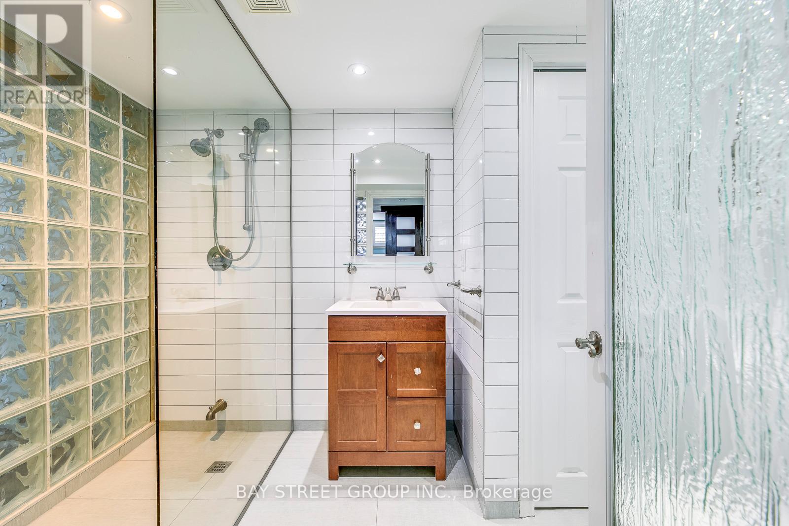 363 Lakeshore Road W, Oakville, Ontario  L6K 1G4 - Photo 43 - W12144173