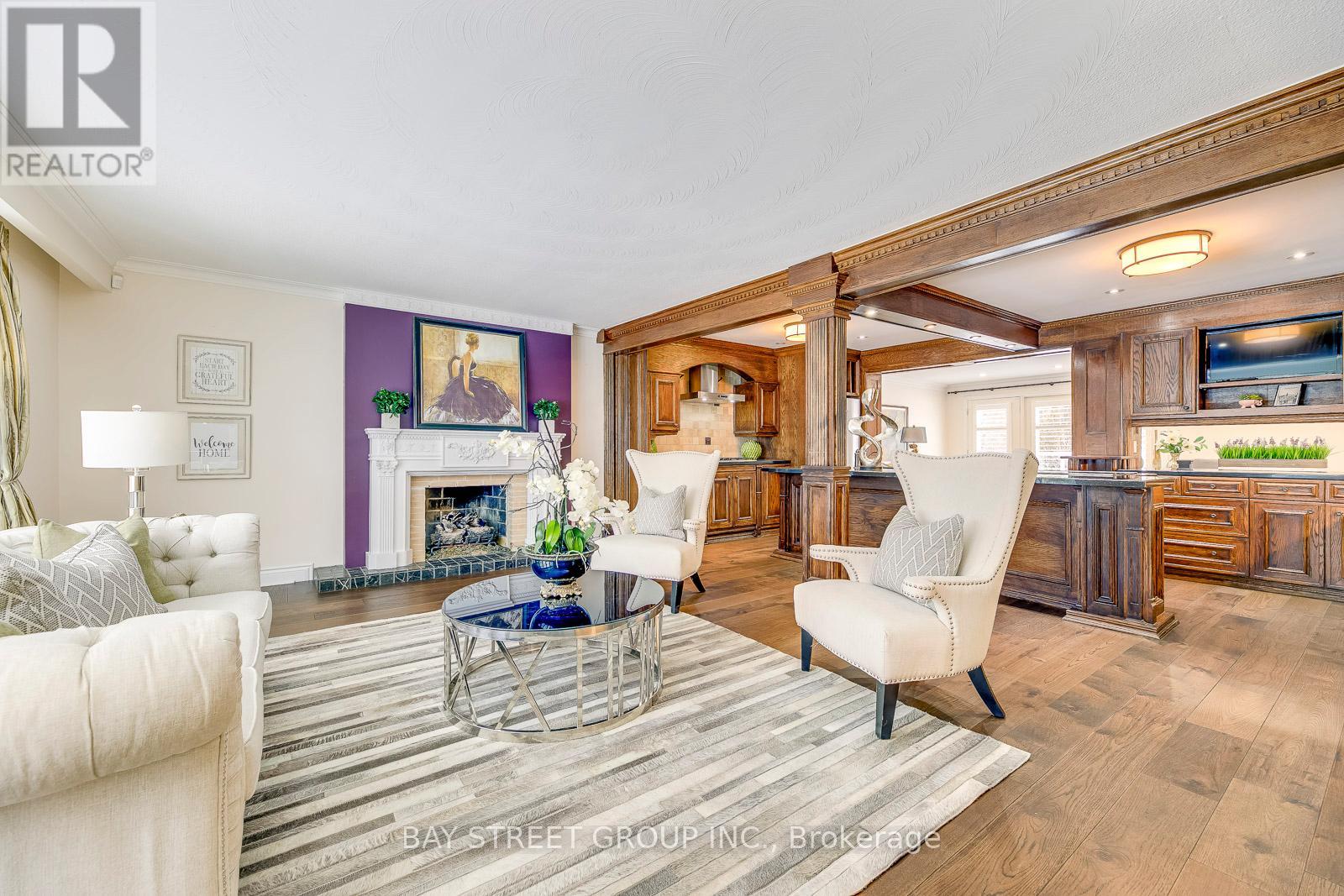 363 Lakeshore Road W, Oakville, Ontario  L6K 1G4 - Photo 6 - W12144173