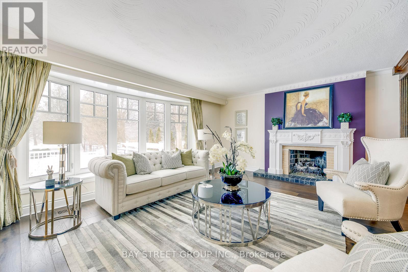 363 Lakeshore Road W, Oakville, Ontario  L6K 1G4 - Photo 8 - W12144173