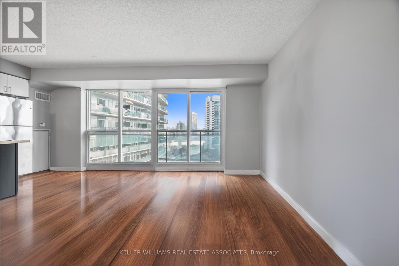 1601 - 155 Legion Road N, Toronto (Mimico), Ontario  M8Y 0A7 - Photo 10 - W12144201