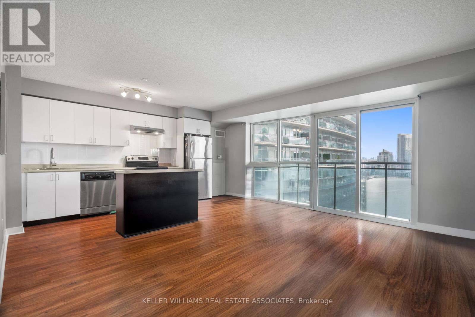 1601 - 155 Legion Road N, Toronto (Mimico), Ontario  M8Y 0A7 - Photo 11 - W12144201
