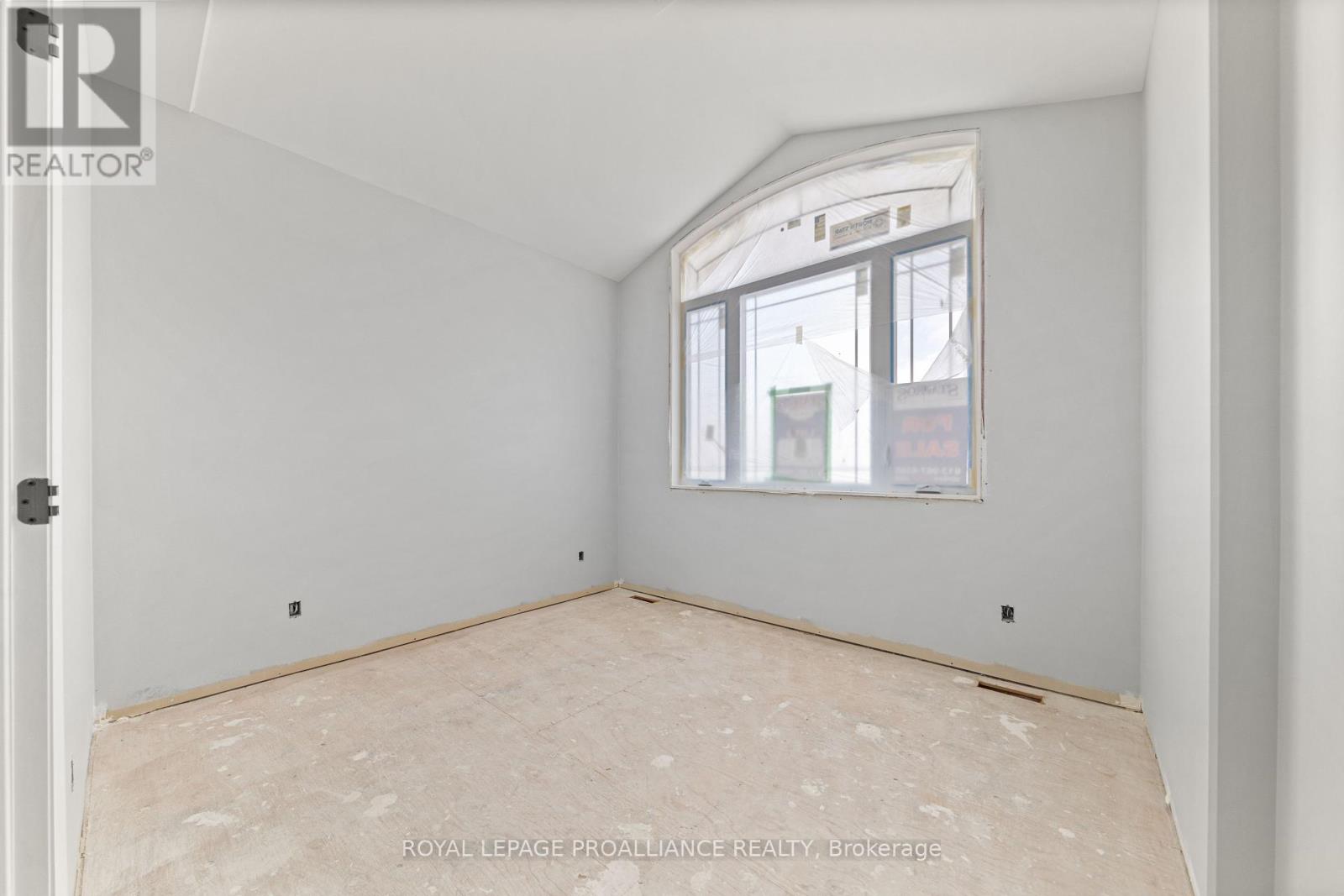 15 Andrew Crescent, Quinte West, Ontario K8V 0K1 - Photo 15 - X12144245
