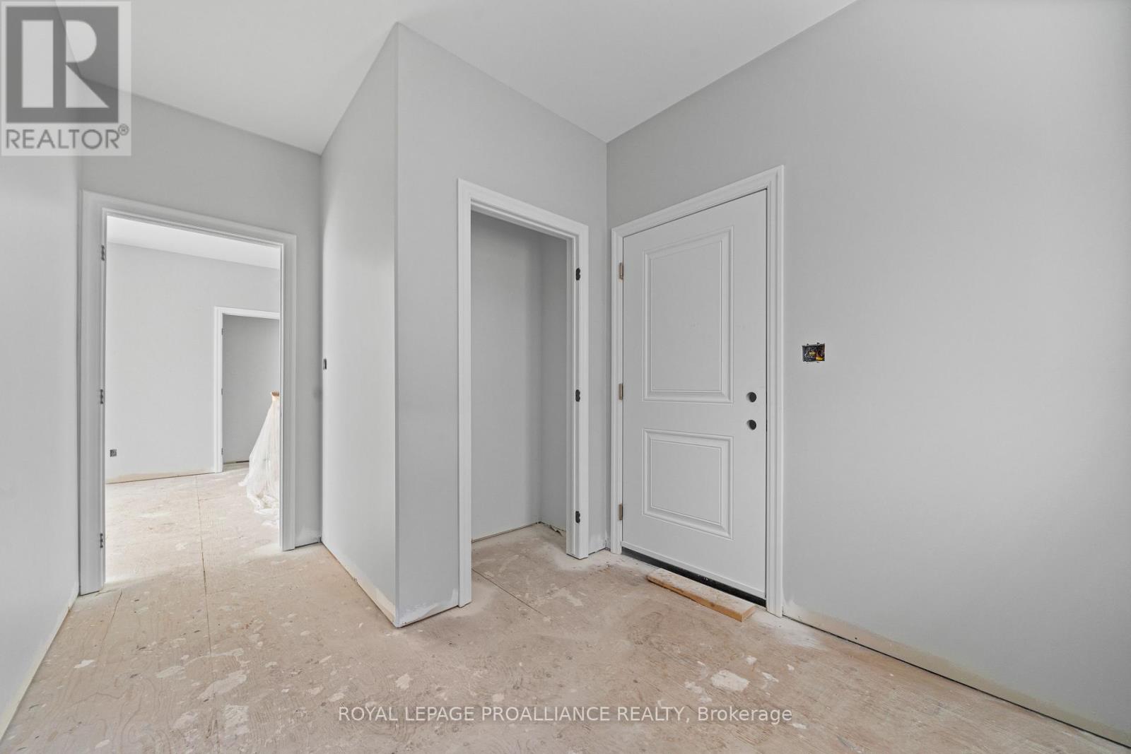 15 Andrew Crescent, Quinte West, Ontario K8V 0K1 - Photo 7 - X12144245