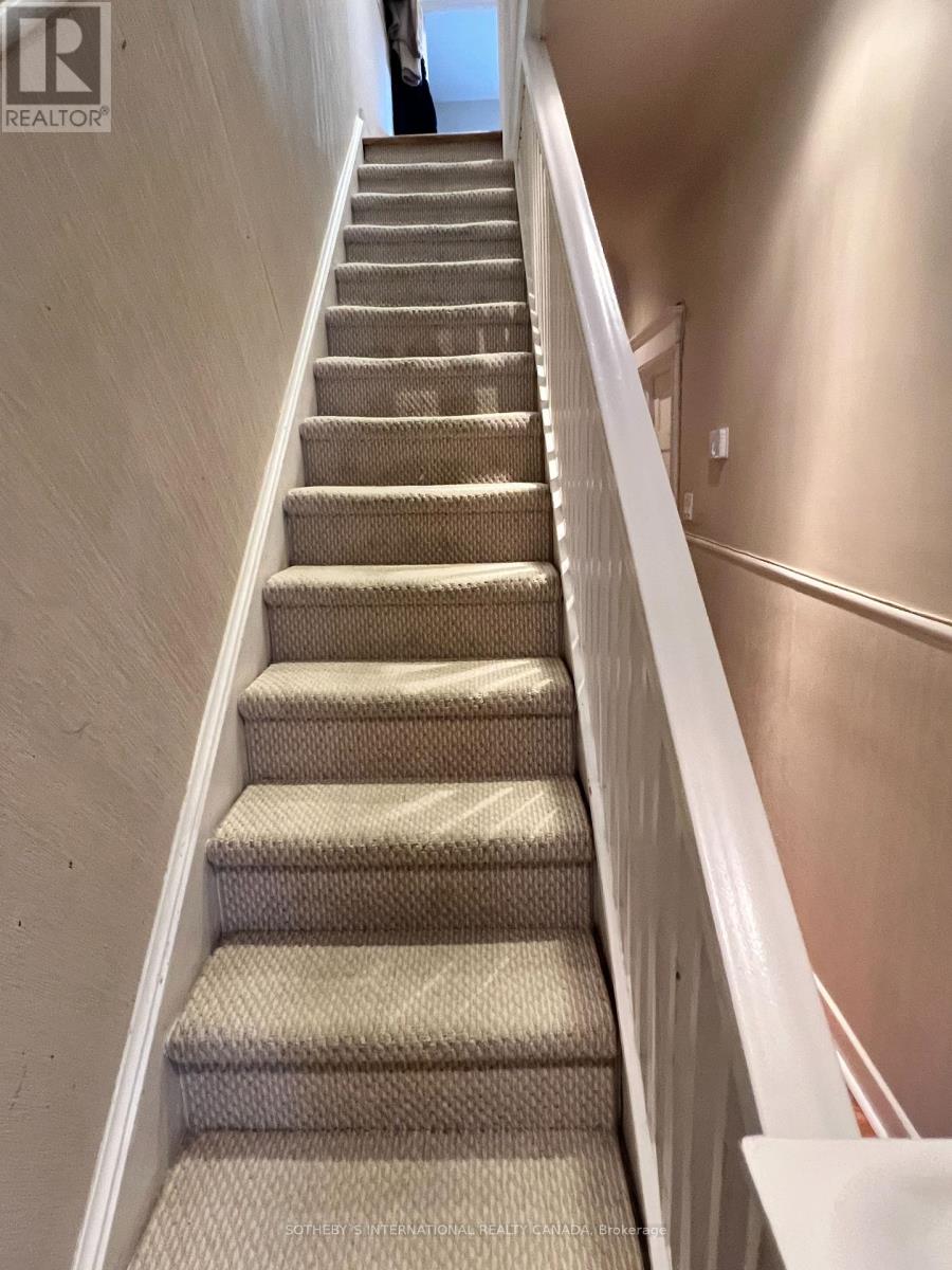 43 Burnfield Avenue, Toronto, Ontario  M6G 1Y4 - Photo 11 - W12076930