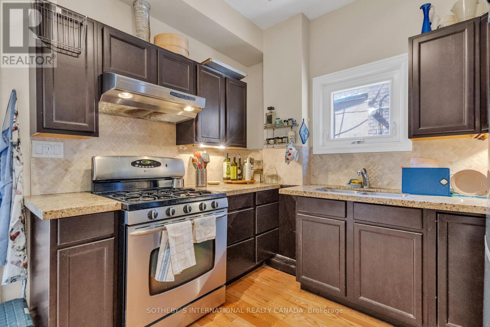 43 Burnfield Avenue, Toronto, Ontario  M6G 1Y4 - Photo 5 - W12076930