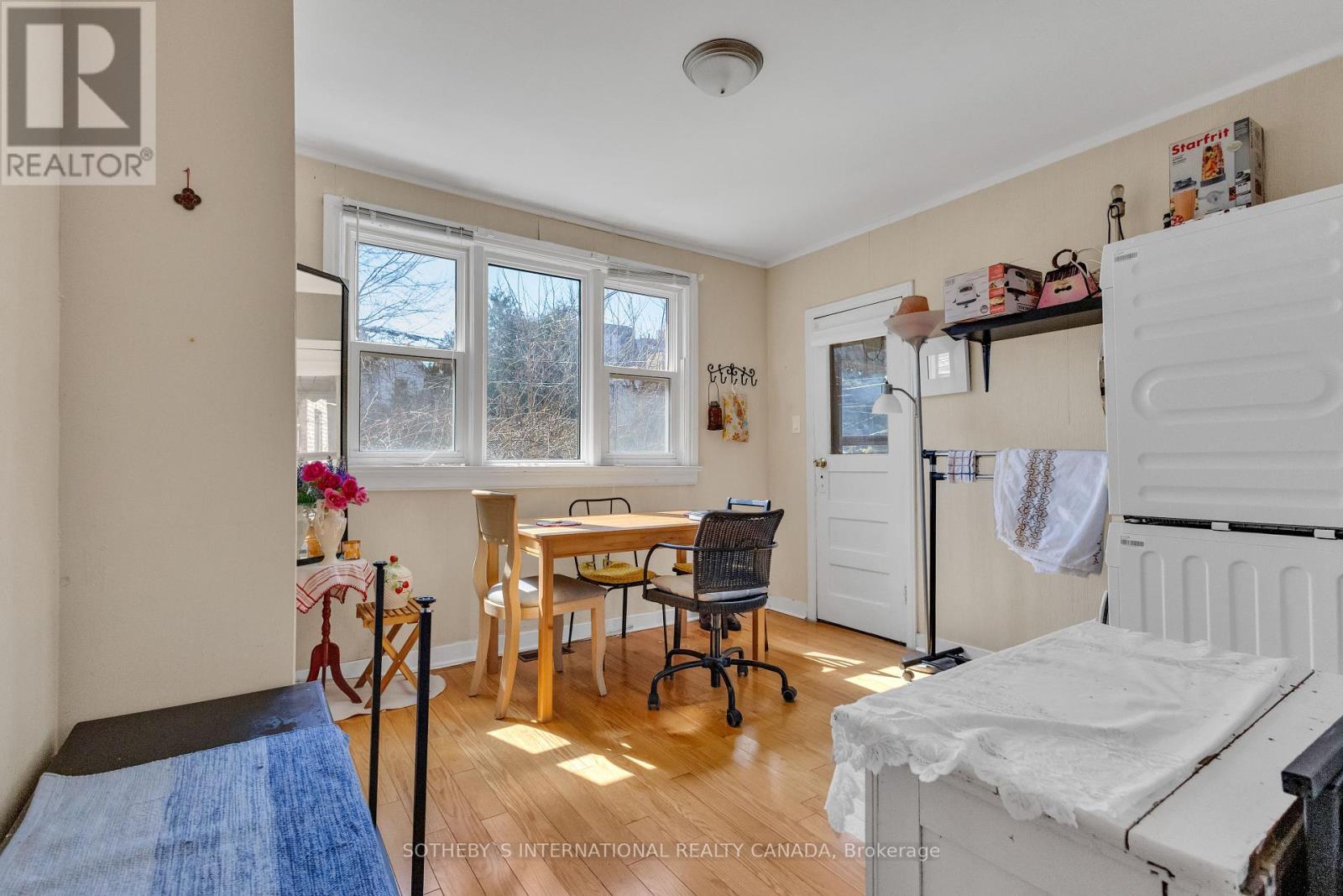 43 Burnfield Avenue, Toronto, Ontario  M6G 1Y4 - Photo 6 - W12076930