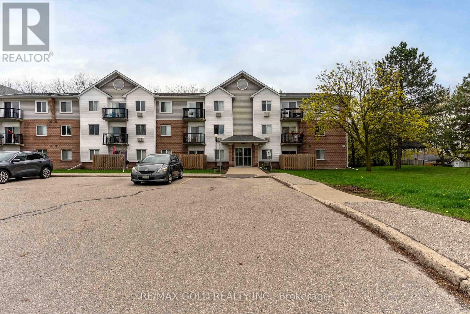 302 - 270 Eiwo Court, Waterloo, Ontario  N2K 3M6 - Photo 2 - X12144065