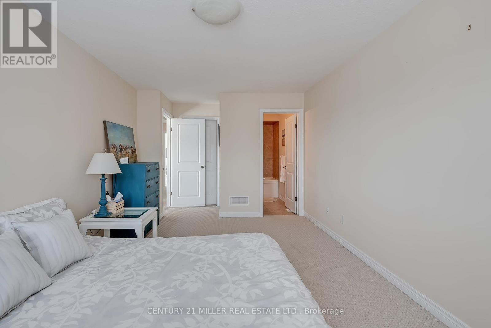 19 - 45 Seabreeze Crescent, Hamilton (Lakeshore), Ontario  L8E 5C8 - Photo 13 - X12144081