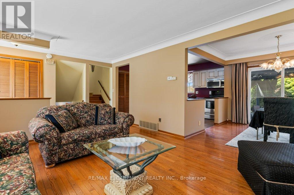 4925 Cameron Avenue, Lincoln, Ontario  L3J 0B9 - Photo 9 - X12144109