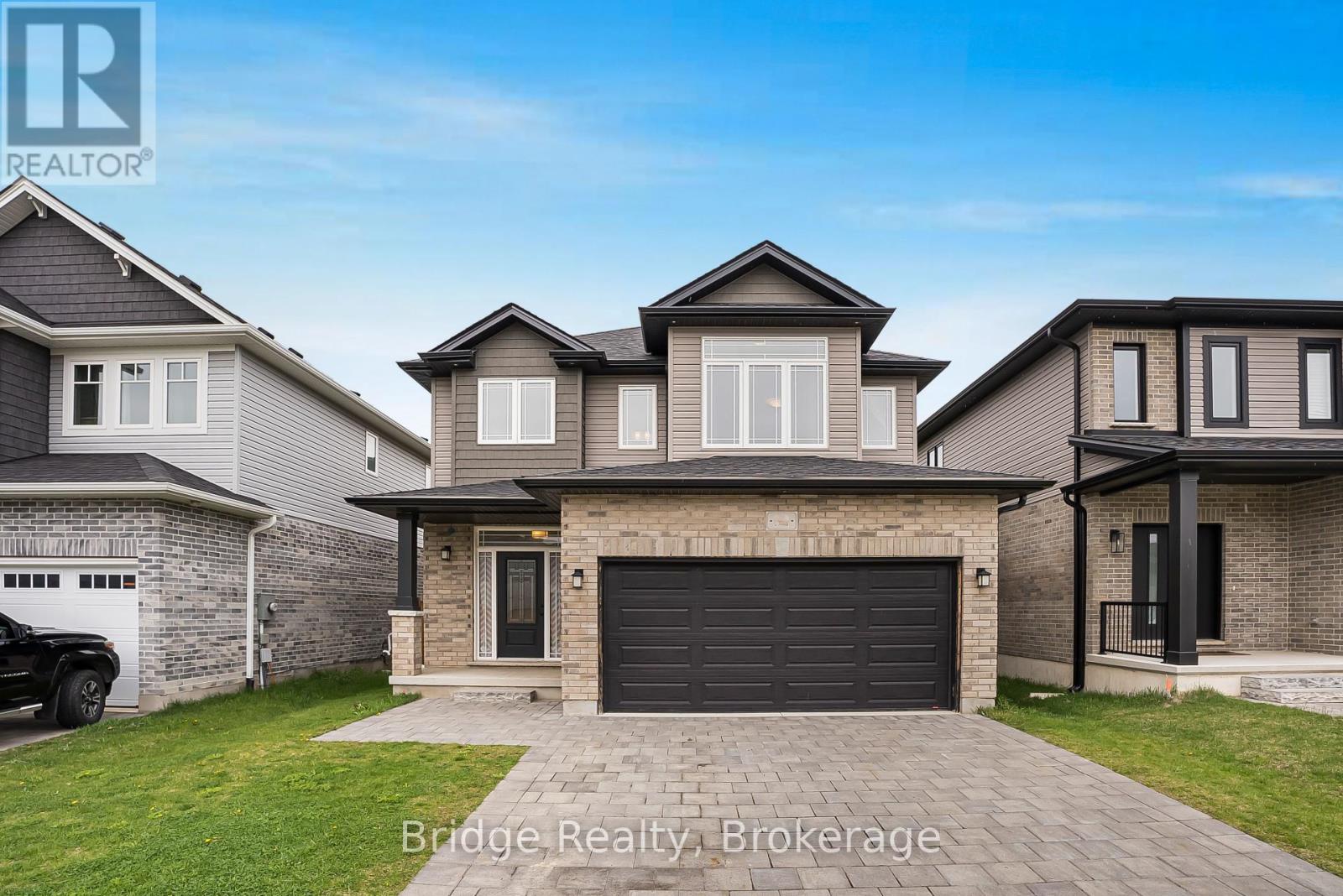32 Sutherland Crescent Sw, Ingersoll, Ontario  N5C 0E3 - Photo 5 - X12144241