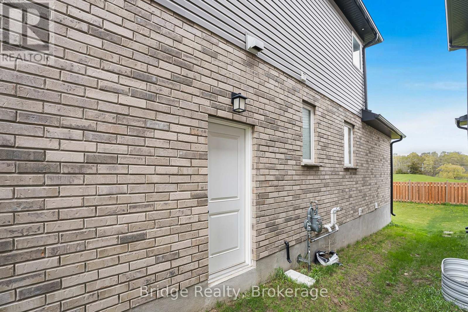 32 Sutherland Crescent Sw, Ingersoll, Ontario  N5C 0E3 - Photo 6 - X12144241