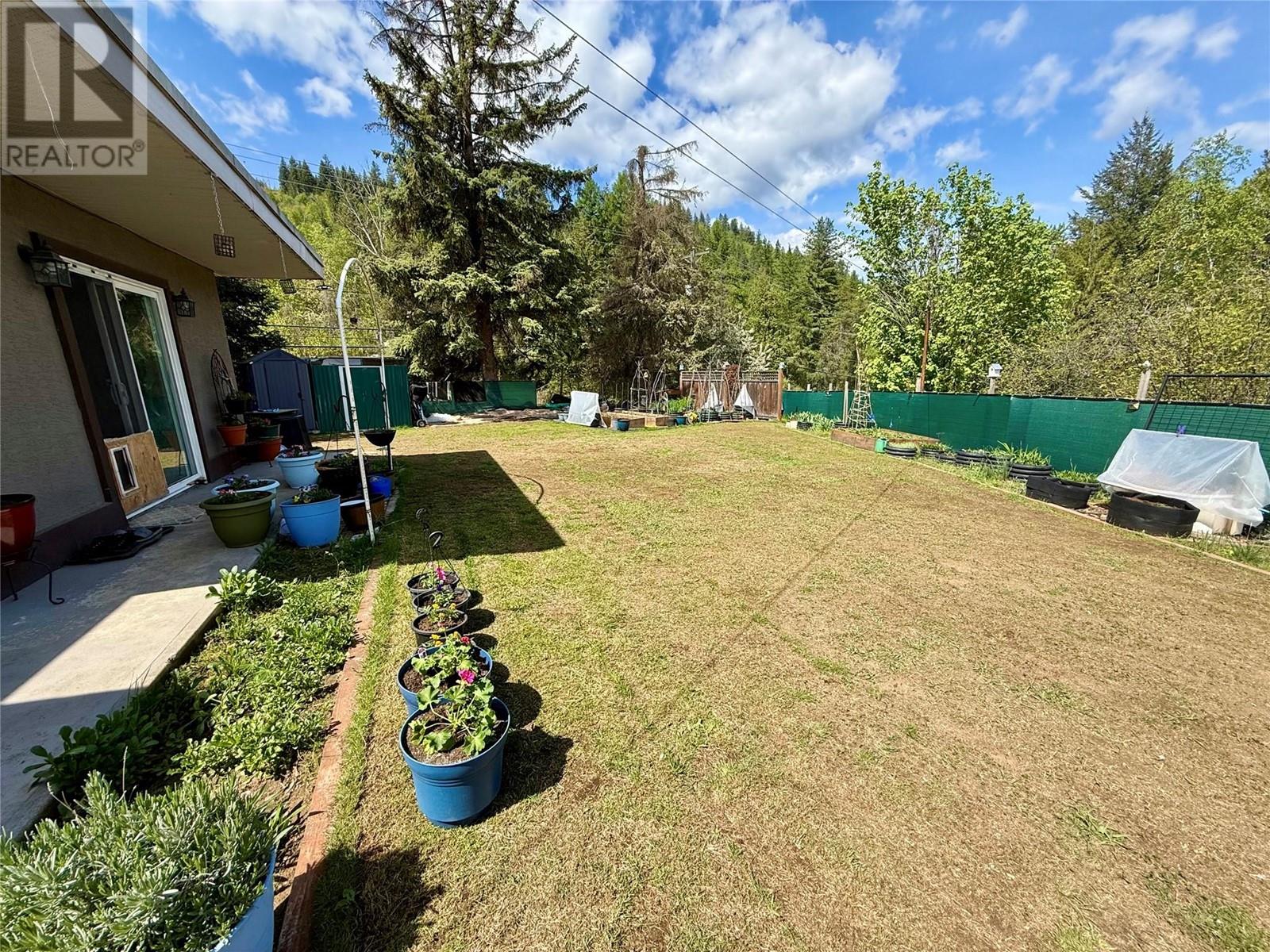 714 12th Street, Castlegar, British Columbia  V1N 2K3 - Photo 49 - 10345593