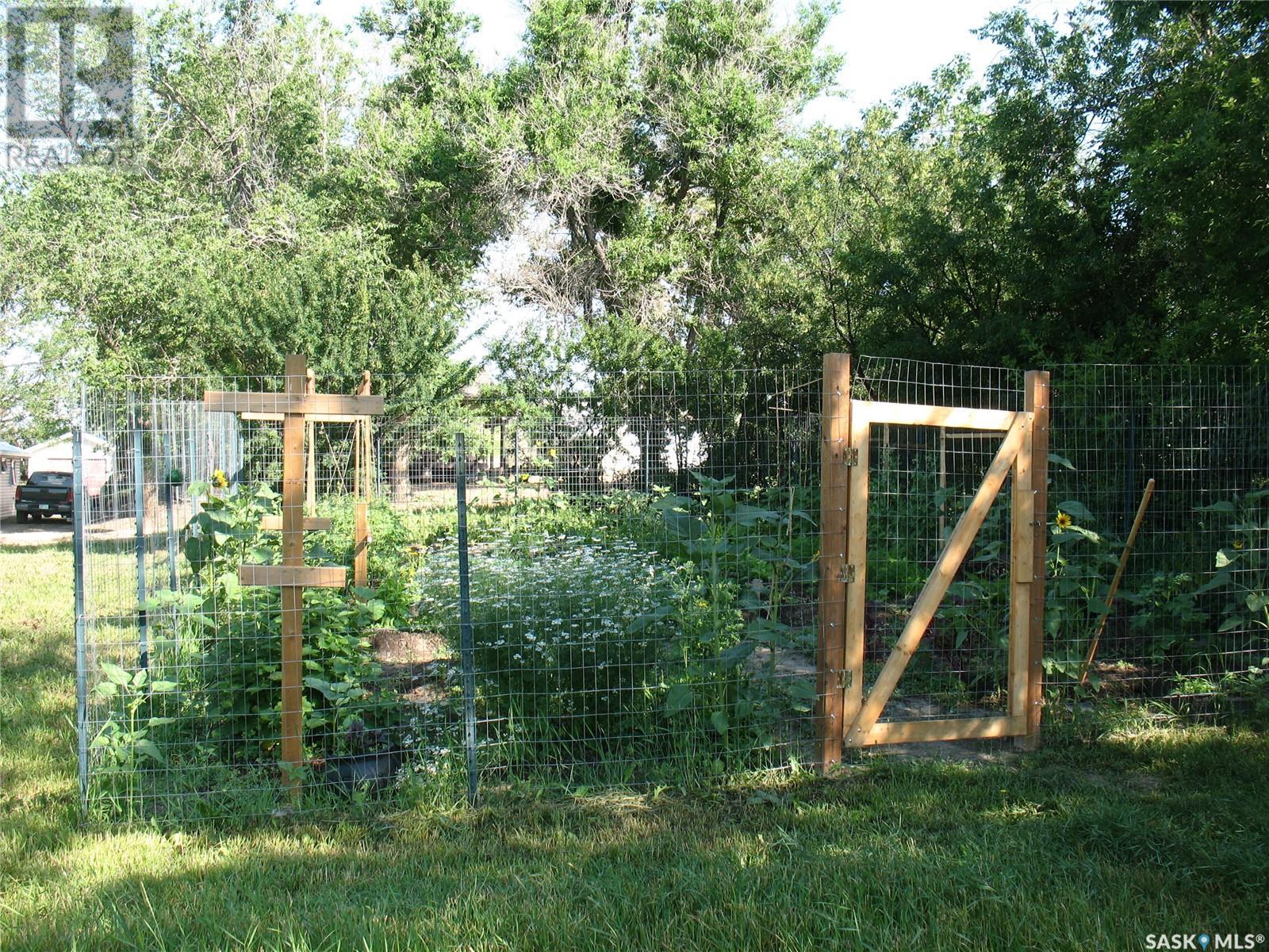 2007 1st Street S, Rockglen, Saskatchewan  S0H 3R0 - Photo 29 - SK004014