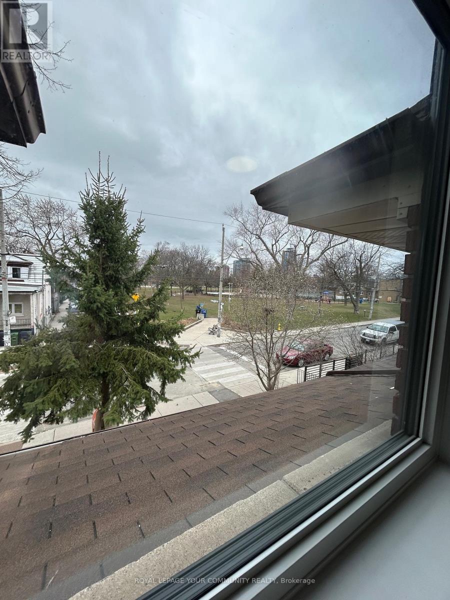 Upper Level - 141 Westmoreland Avenue, Toronto, Ontario  M6H 3A1 - Photo 17 - W12092581