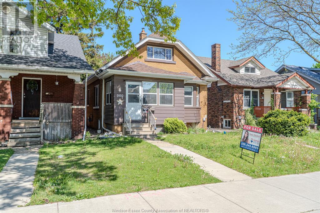 Property at 960 CURRY image 3
