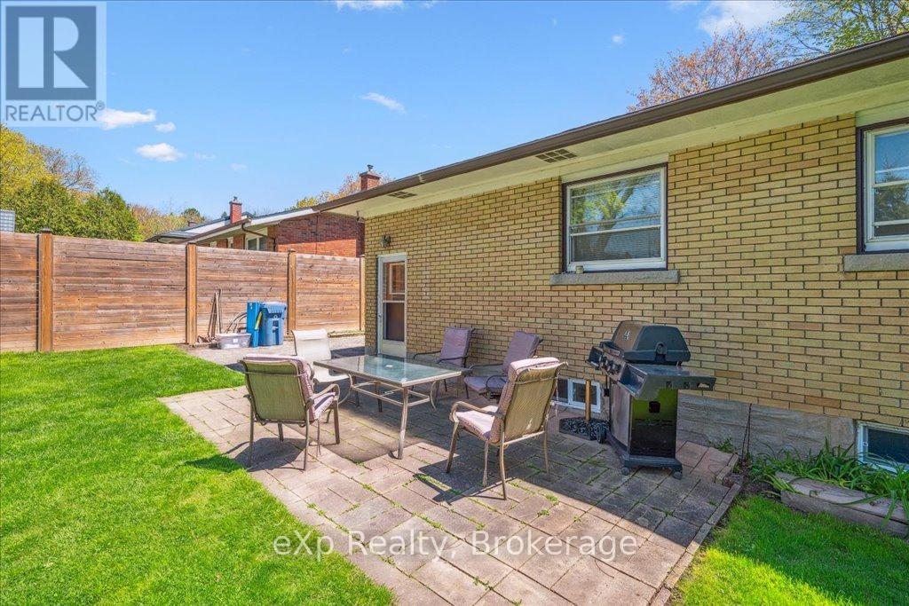 12 Lincoln Crescent, Guelph, Ontario  N1E 1Y8 - Photo 24 - X12139235
