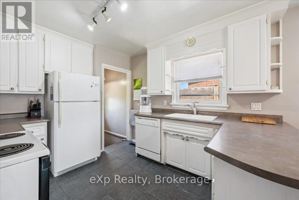 12 Lincoln Crescent, Guelph, Ontario  N1E 1Y8 - Photo 11 - X12139235