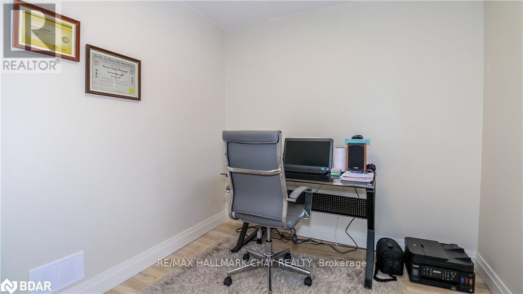255 Calford Street, Essa, Ontario  L0M 1B0 - Photo 20 - N12136301
