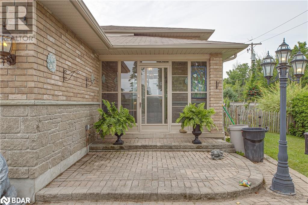 Property at 1104 ALFRED Street image 3