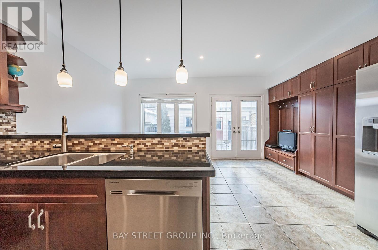 5492 Tenth Line W, Mississauga (Churchill Meadows), Ontario  L5M 0G5 - Photo 8 - W11976651