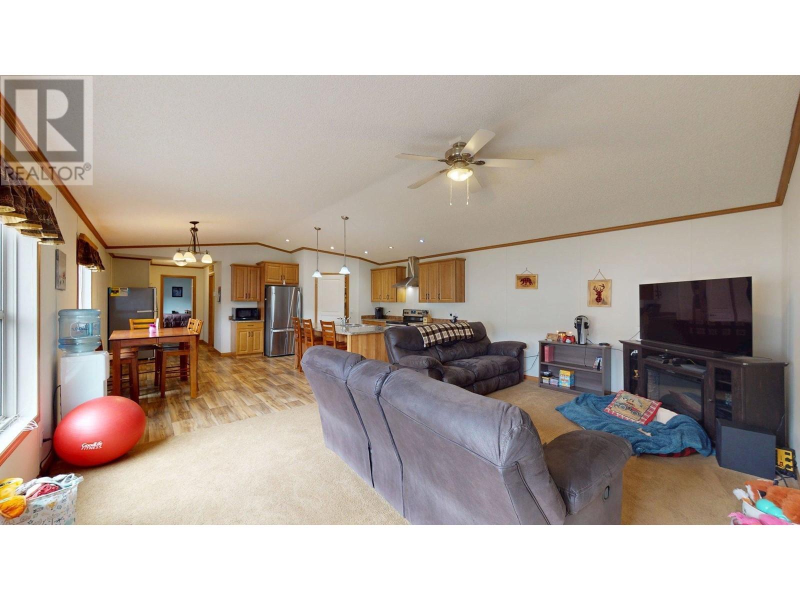 37 Wilderness  Heights Way, Elkford, British Columbia  V0B 1H0 - Photo 3 - 10347666