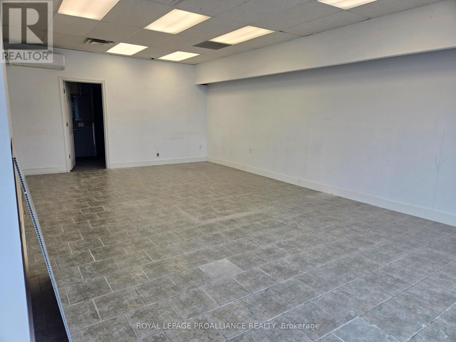 7 - 200 North Front Street, Belleville, Ontario K8P 3C2 - Photo 2 - X12117394