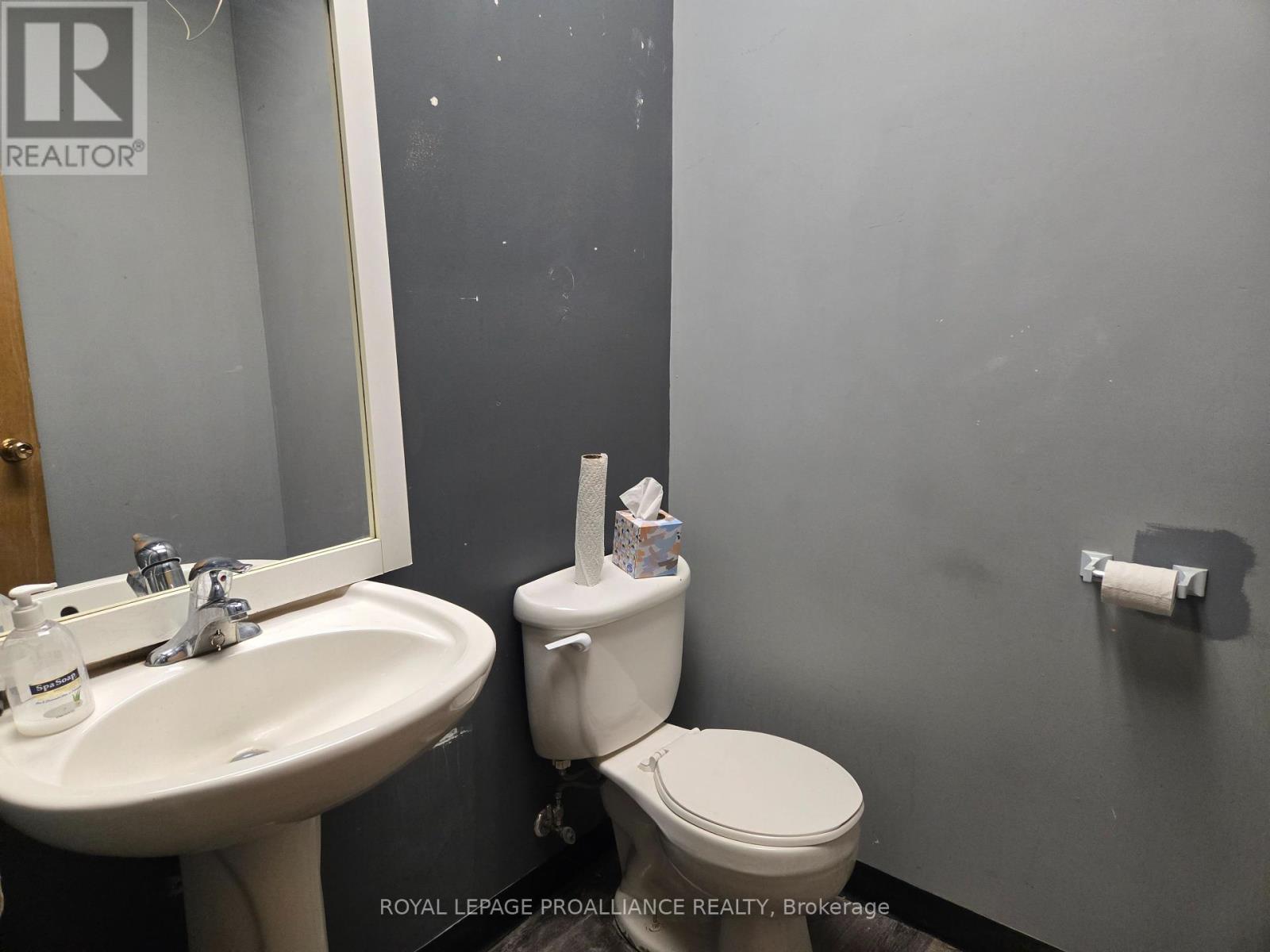 7 - 200 North Front Street, Belleville, Ontario K8P 3C2 - Photo 7 - X12117394