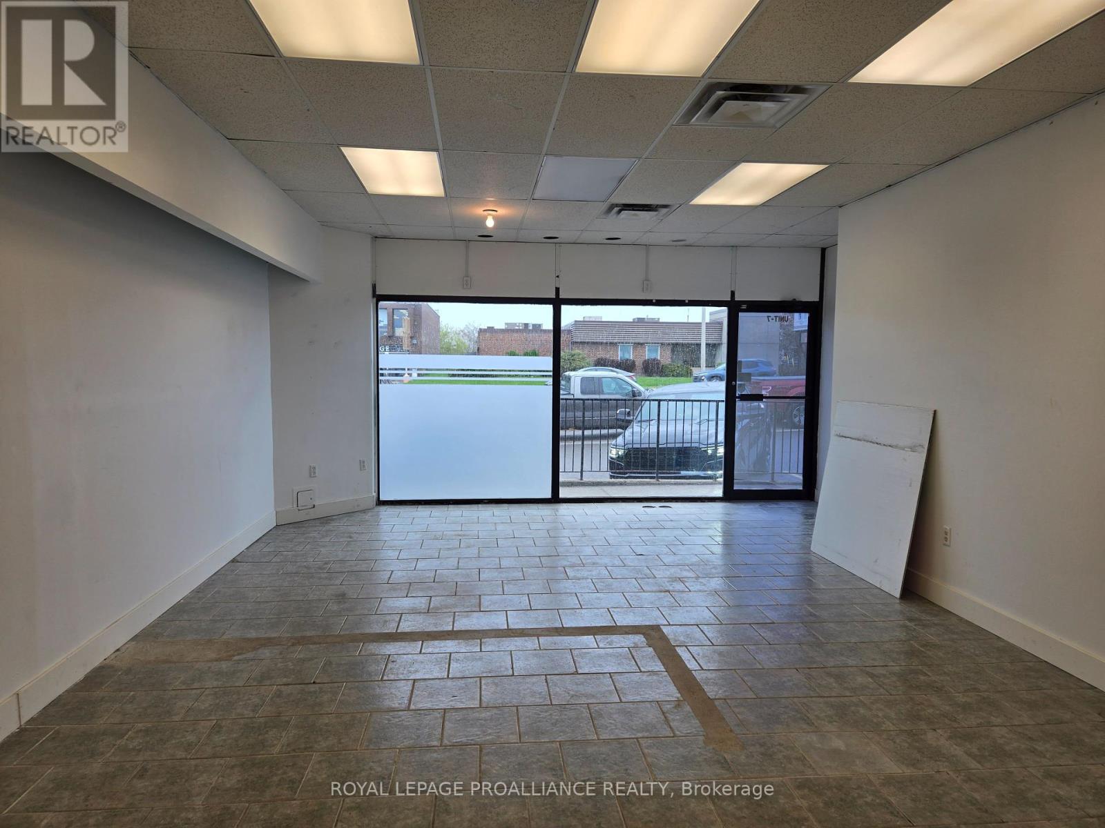 7 - 200 North Front Street, Belleville, Ontario K8P 3C2 - Photo 4 - X12117394