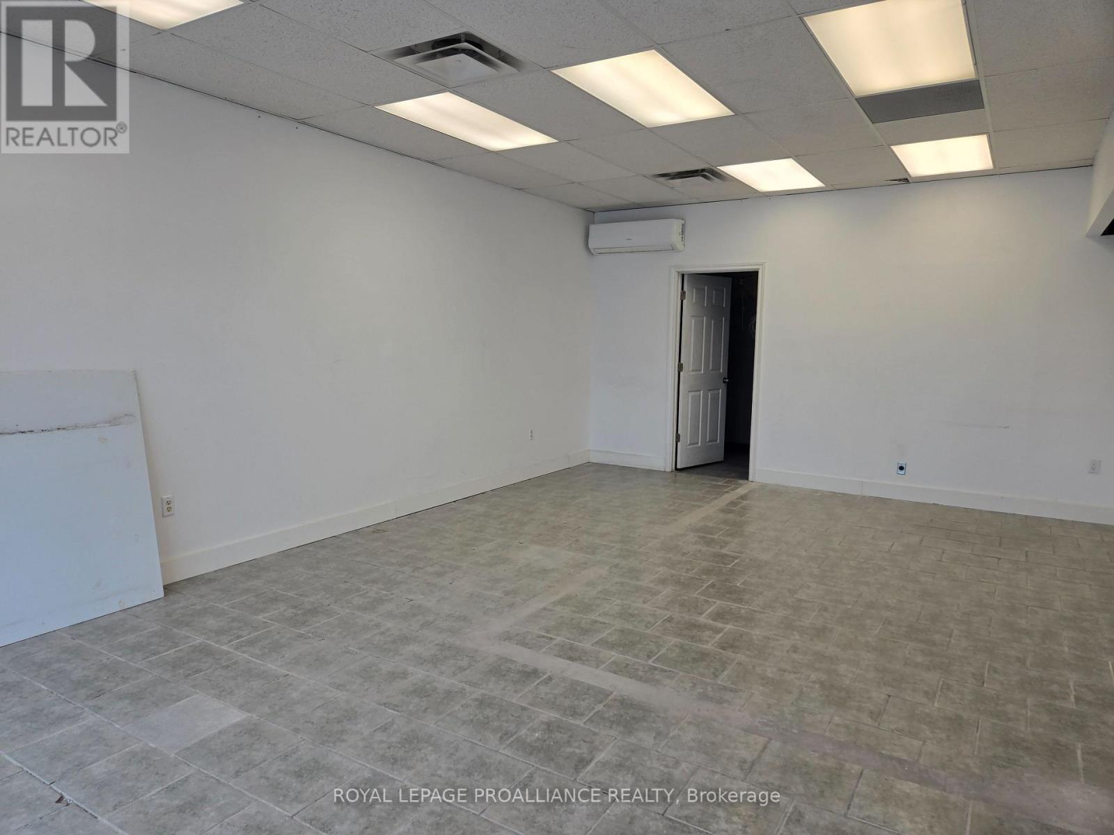 7 - 200 North Front Street, Belleville, Ontario K8P 3C2 - Photo 3 - X12117394