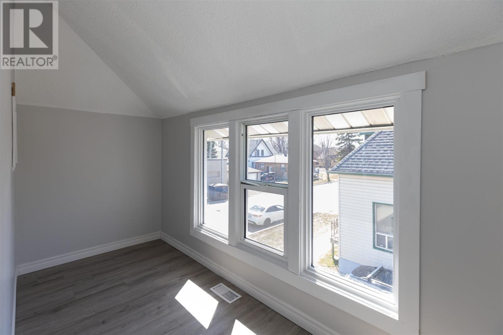 401 May St N, Thunder Bay, Ontario  P7C 3R4 - Photo 13 - TB251135