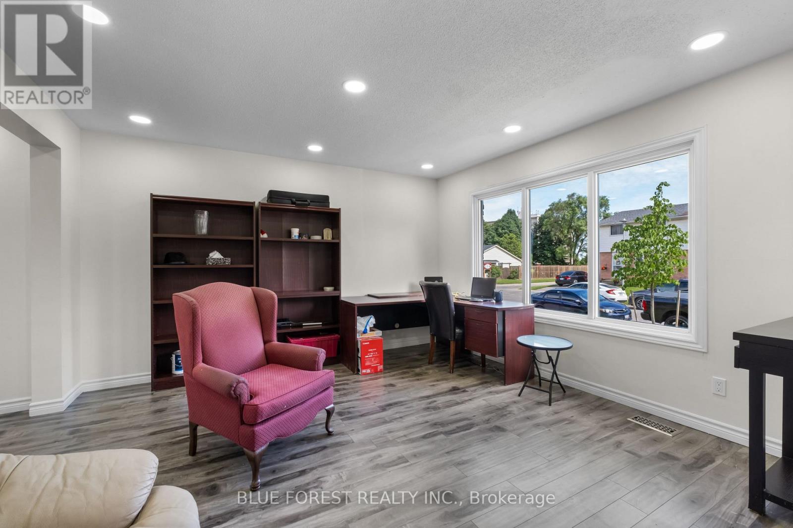 Property at 67 PAULINE CRESCENT image 4
