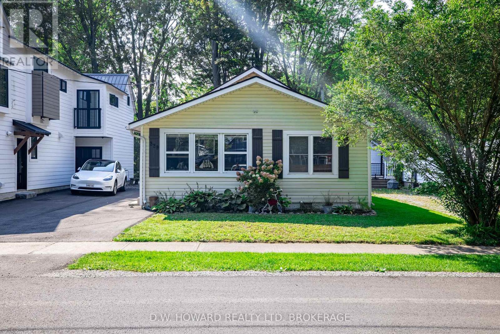 Property at 339 BEECHWOOD AVENUE image 2