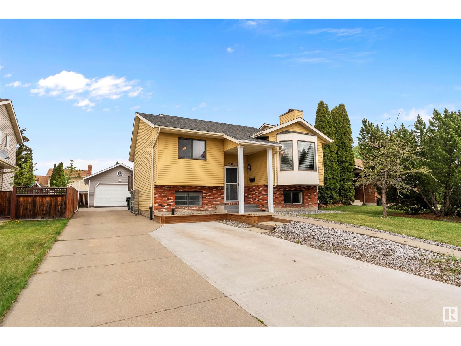 4616 35 AV NW, edmonton, Alberta