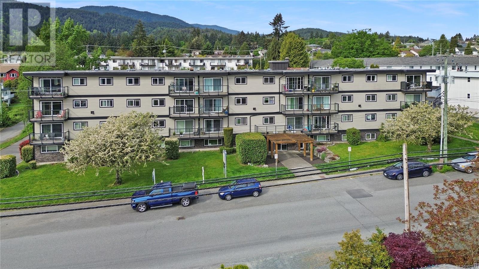 Property at 103 218 Bayview Ave image 2