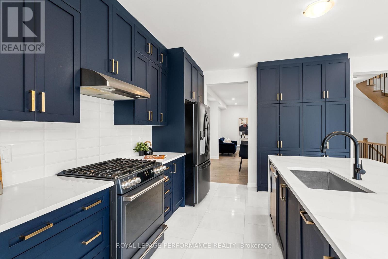 95 Ralph Erfle Way, Ottawa, Ontario  K2J 6W2 - Photo 13 - X12144527