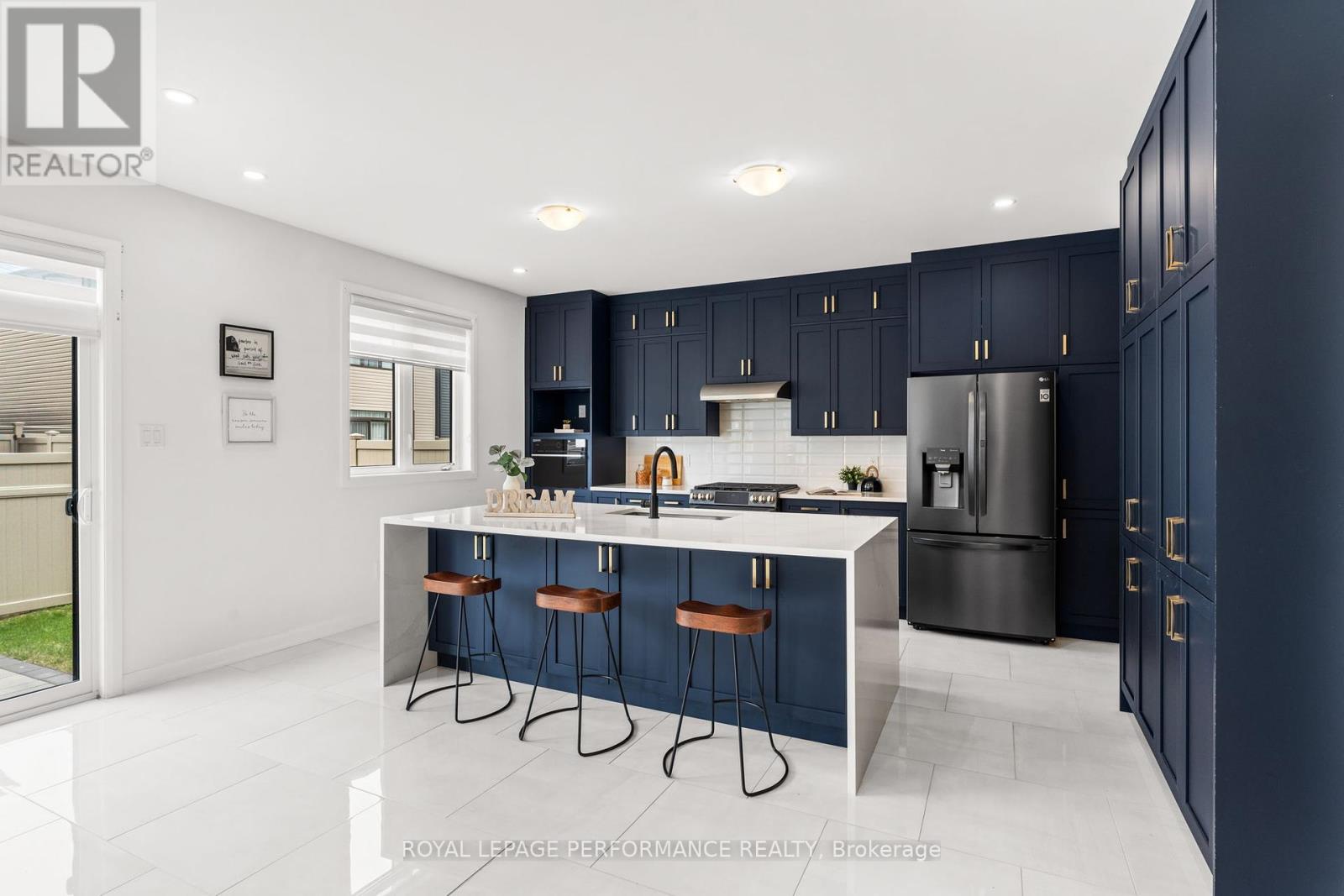 95 Ralph Erfle Way, Ottawa, Ontario  K2J 6W2 - Photo 9 - X12144527