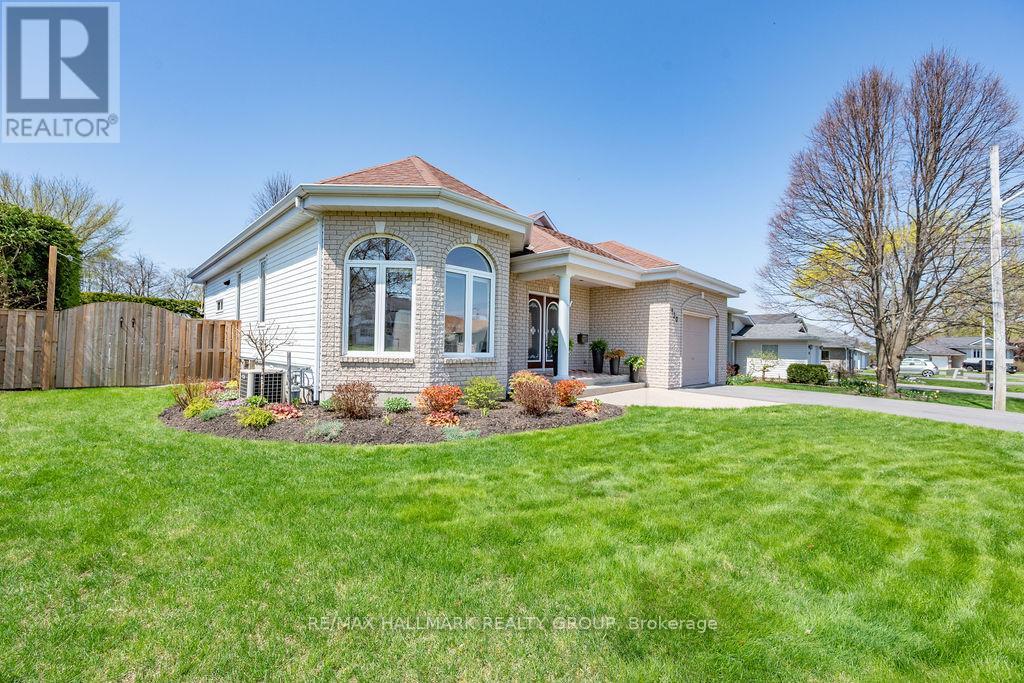 Property at 230 VANIER CRESCENT image 2