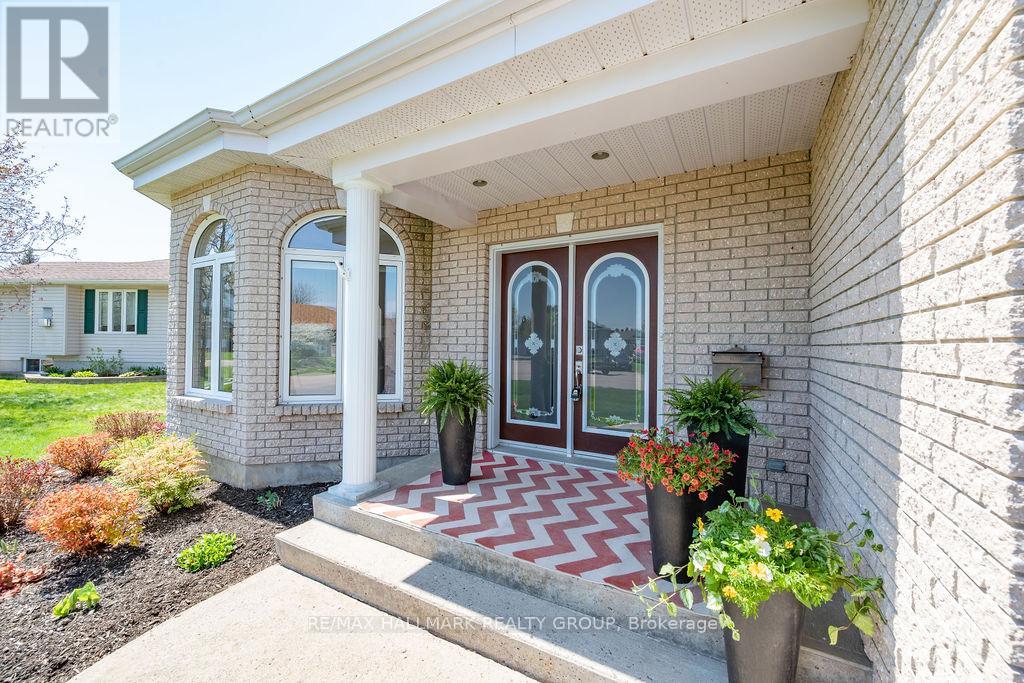 Property at 230 VANIER CRESCENT image 3
