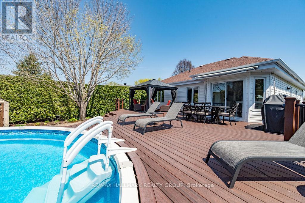 Property at 230 VANIER CRESCENT image 4