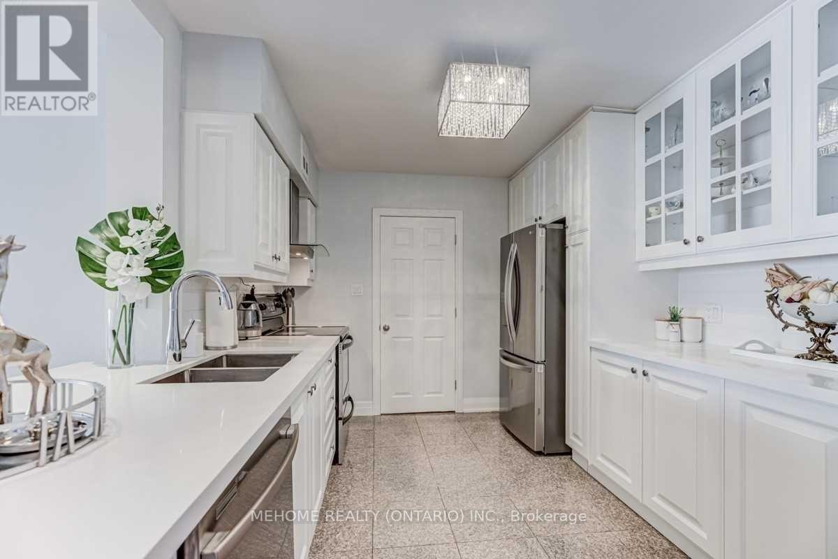 707 - 30 Greenfield Avenue, Toronto (Willowdale East), Ontario  M2N 6N3 - Photo 2 - C12144311