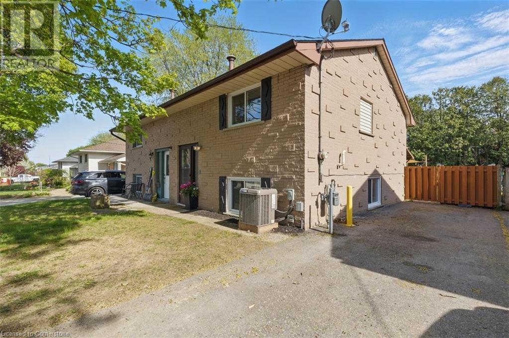 Property at 972 WARWICK Street image 3