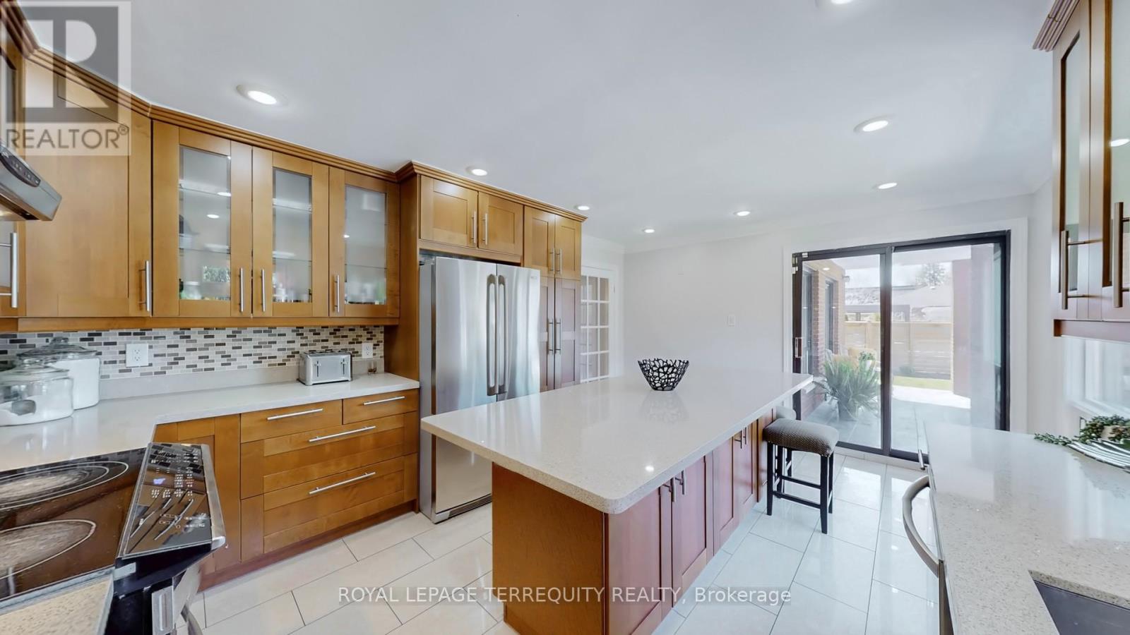 8 Ashall Boulevard, Toronto, Ontario  M4B 3C1 - Photo 12 - E12144339