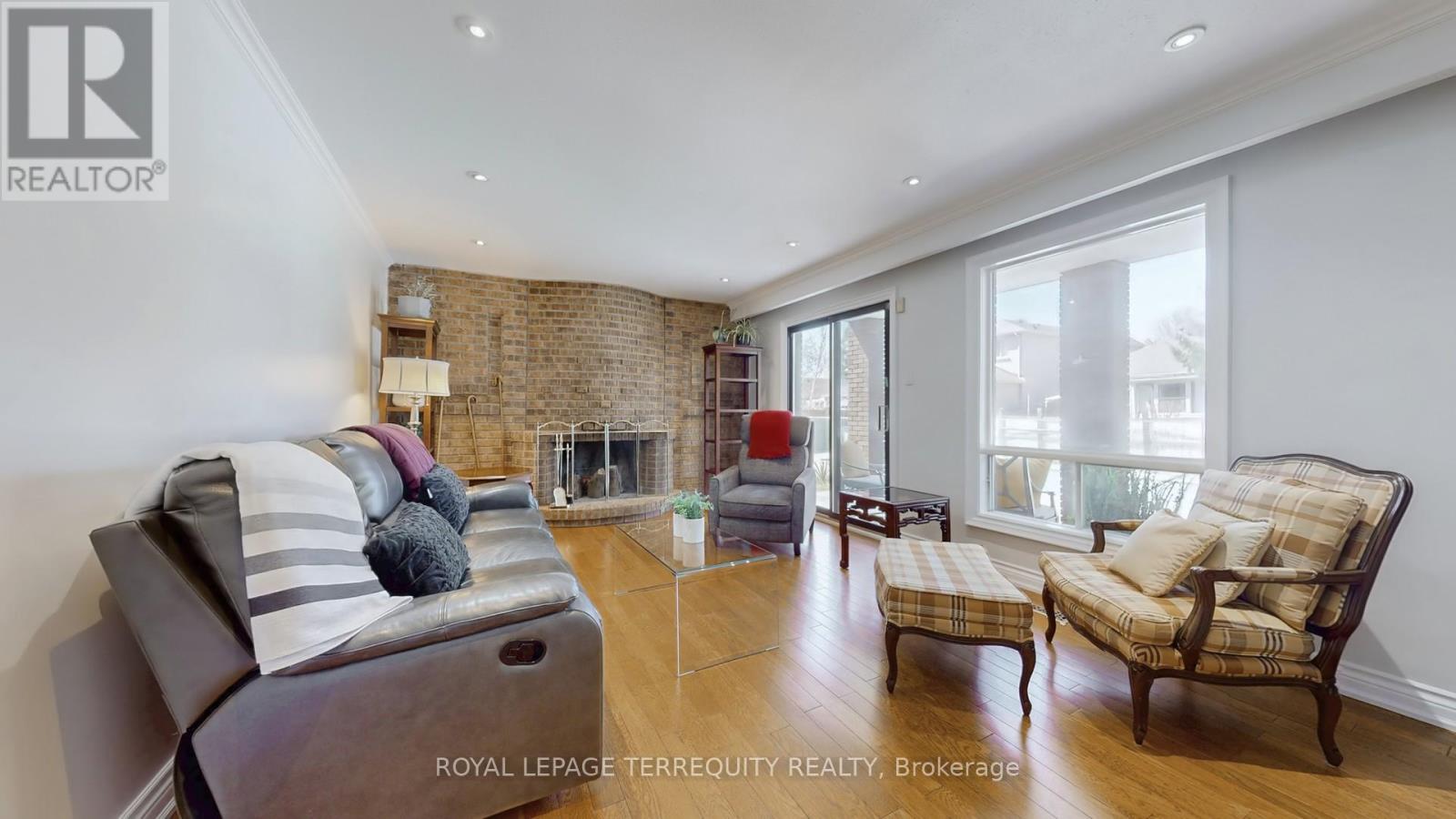 8 Ashall Boulevard, Toronto, Ontario  M4B 3C1 - Photo 14 - E12144339