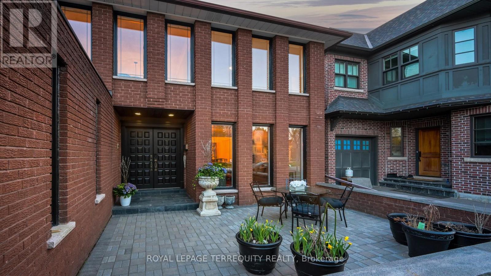 Property at 8 ASHALL BOULEVARD image 2
