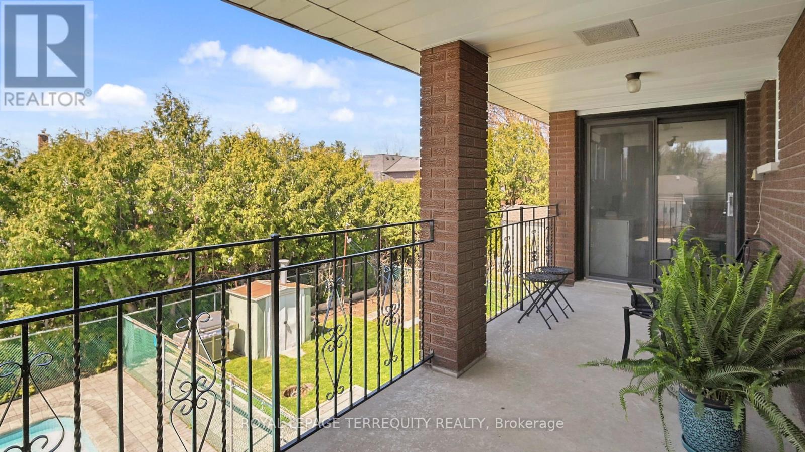 8 Ashall Boulevard, Toronto, Ontario  M4B 3C1 - Photo 21 - E12144339