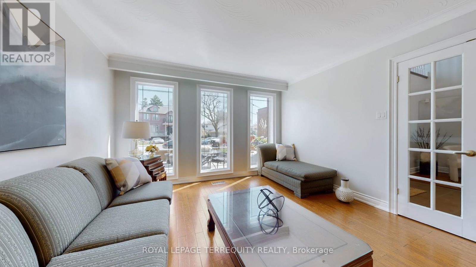 8 Ashall Boulevard, Toronto, Ontario  M4B 3C1 - Photo 6 - E12144339
