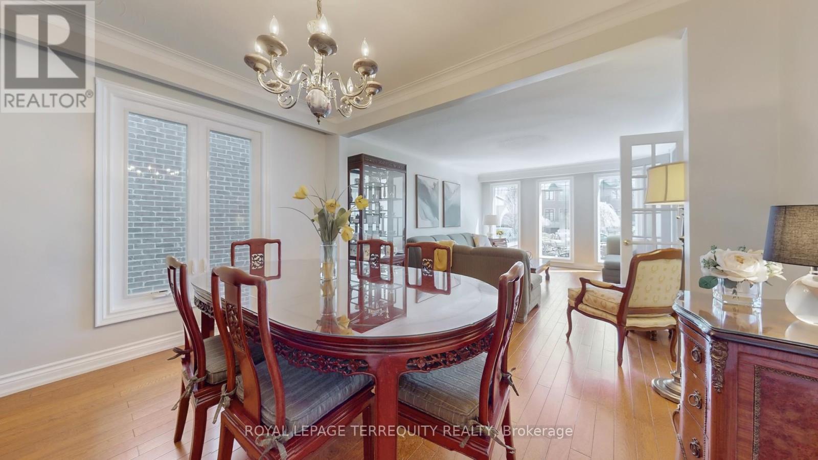 8 Ashall Boulevard, Toronto, Ontario  M4B 3C1 - Photo 9 - E12144339