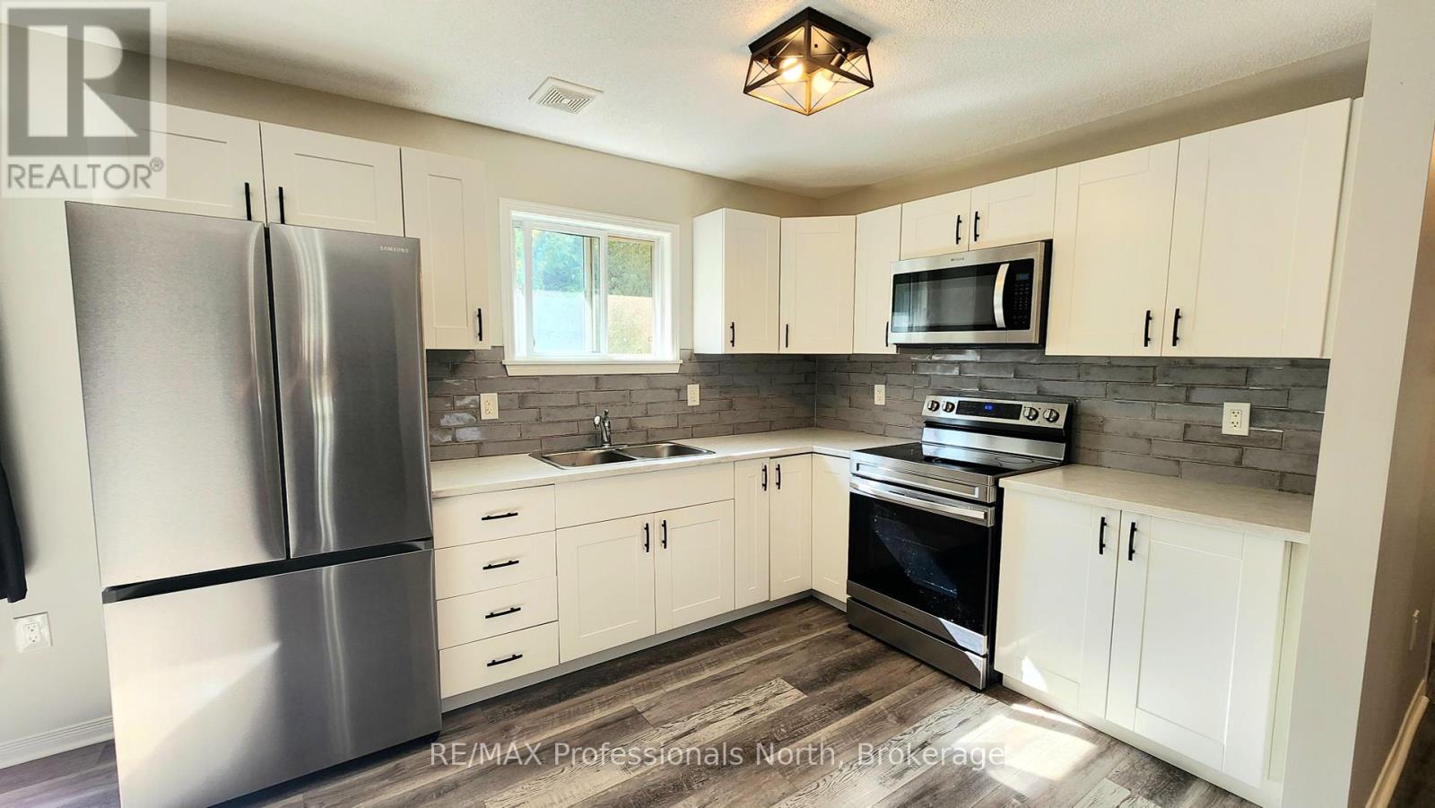33 - 200 Pine Street, Bracebridge, Ontario  P1L 2H9 - Photo 2 - X12144414