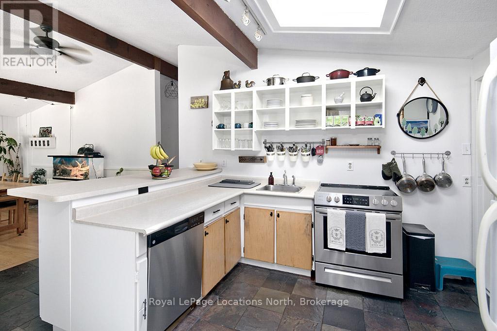 354515 Osprey-Artemesia Townline, Grey Highlands, Ontario  N0C 1E0 - Photo 12 - X12144539
